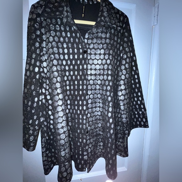 IC by Connie K Holiday Blazer Black and silver. Size XXL single button cape - Picture 3 of 6